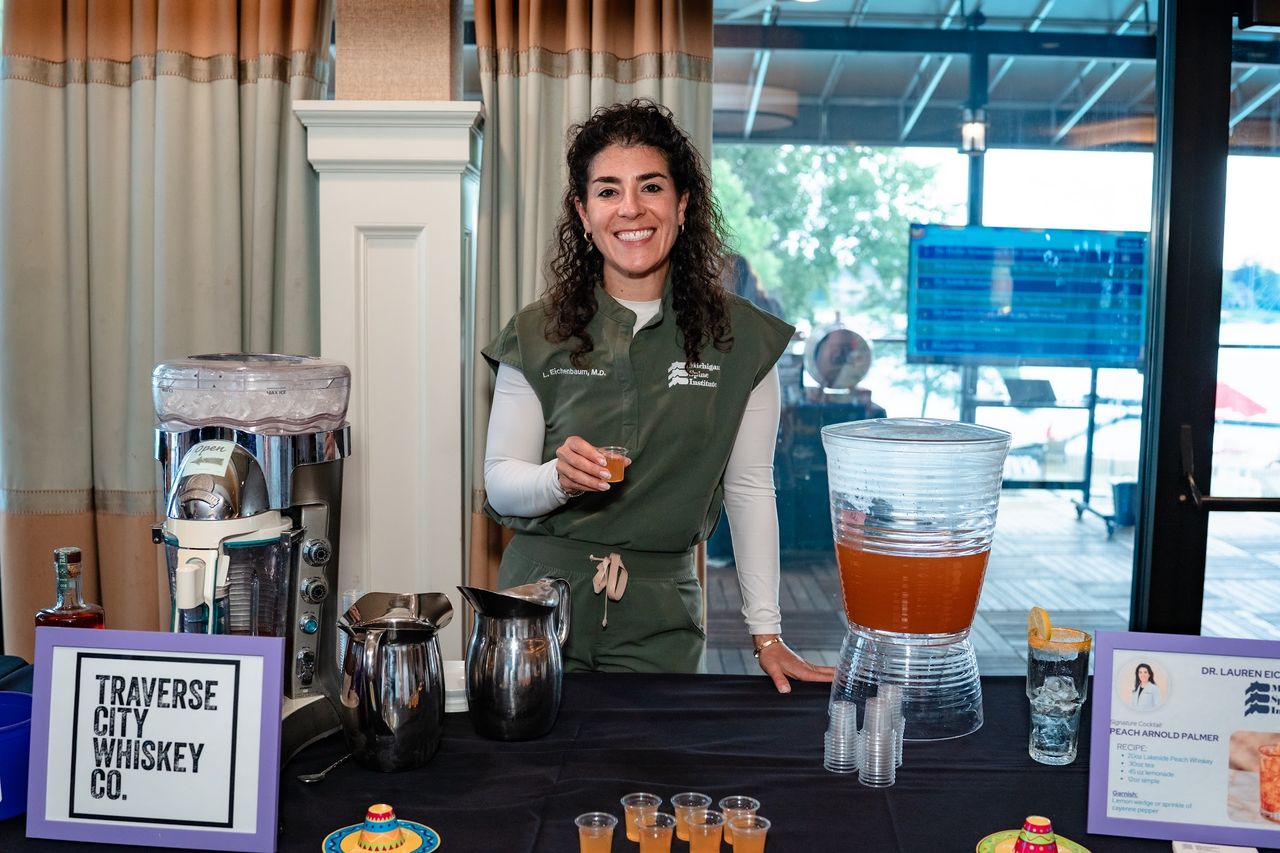 A Doctender serving at her table